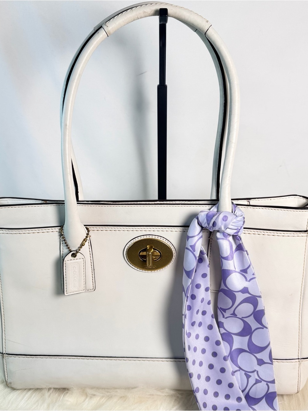 Coach Hamptons Madeline Turnlock Tote White lavender interior